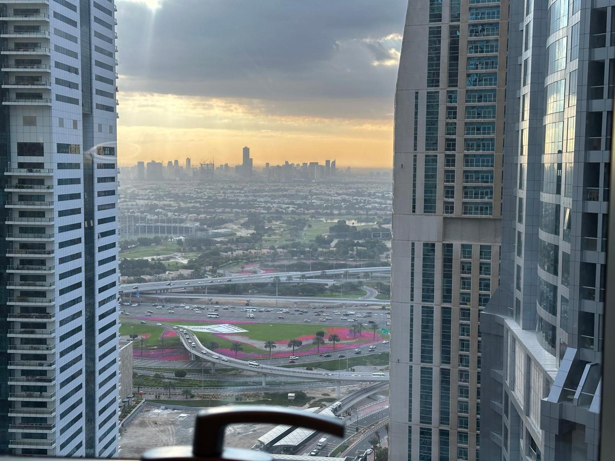 Super Host At Highest Residential Tower In The World, Private Rooms In A Shared Apartment دبي المظهر الخارجي الصورة