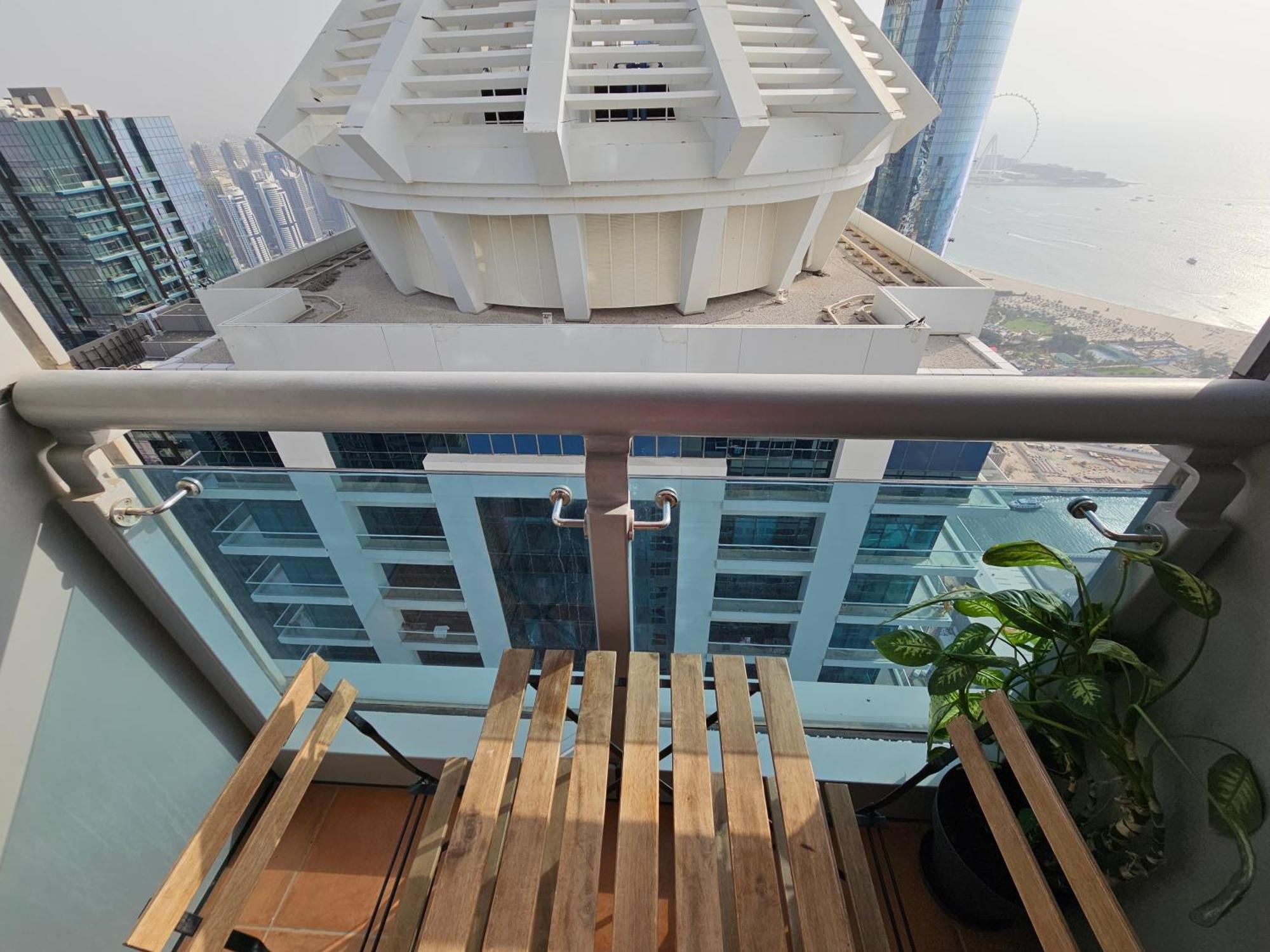 Super Host At Highest Residential Tower In The World, Private Rooms In A Shared Apartment دبي الغرفة الصورة