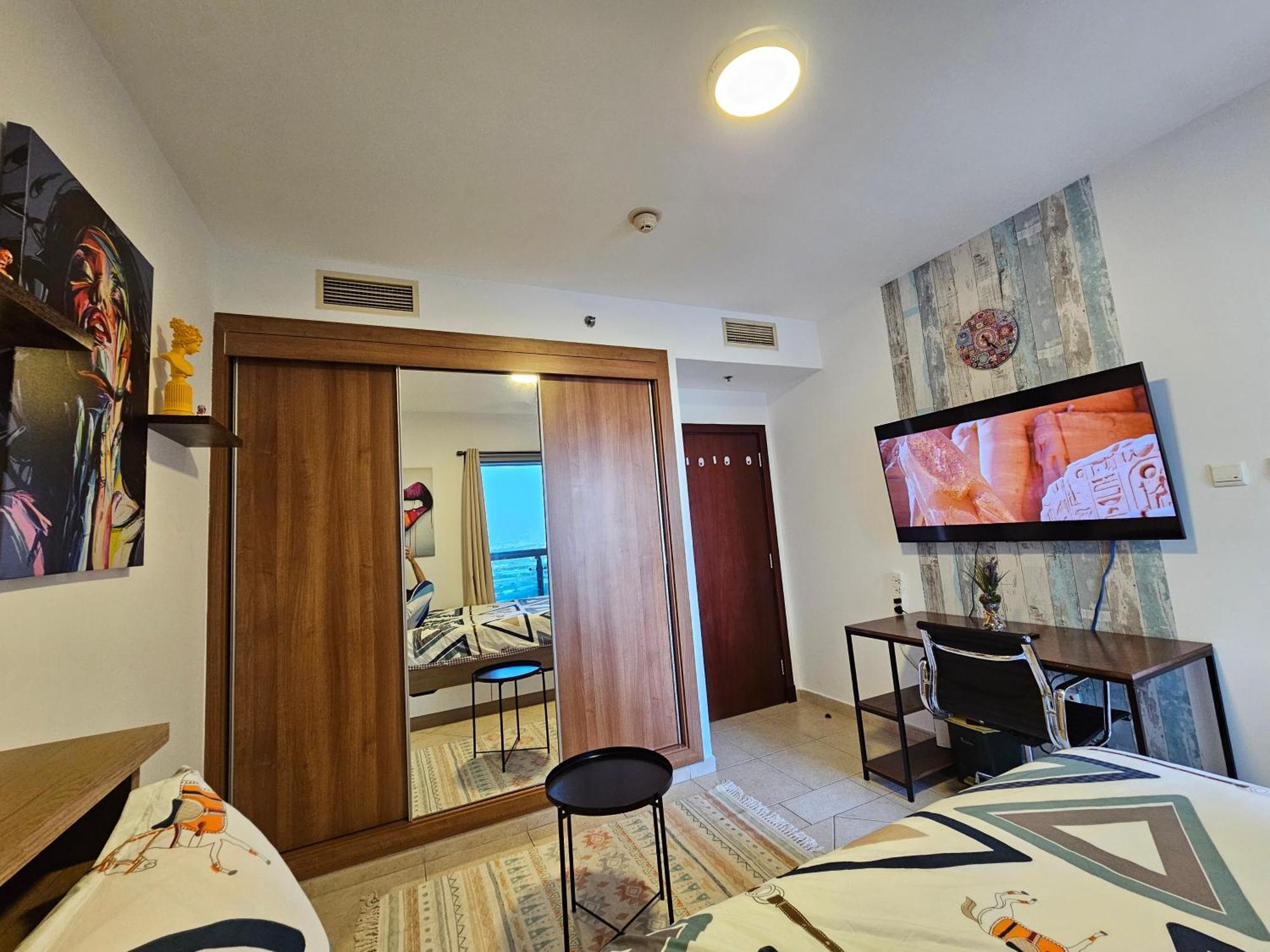 Super Host At Highest Residential Tower In The World, Private Rooms In A Shared Apartment دبي الغرفة الصورة