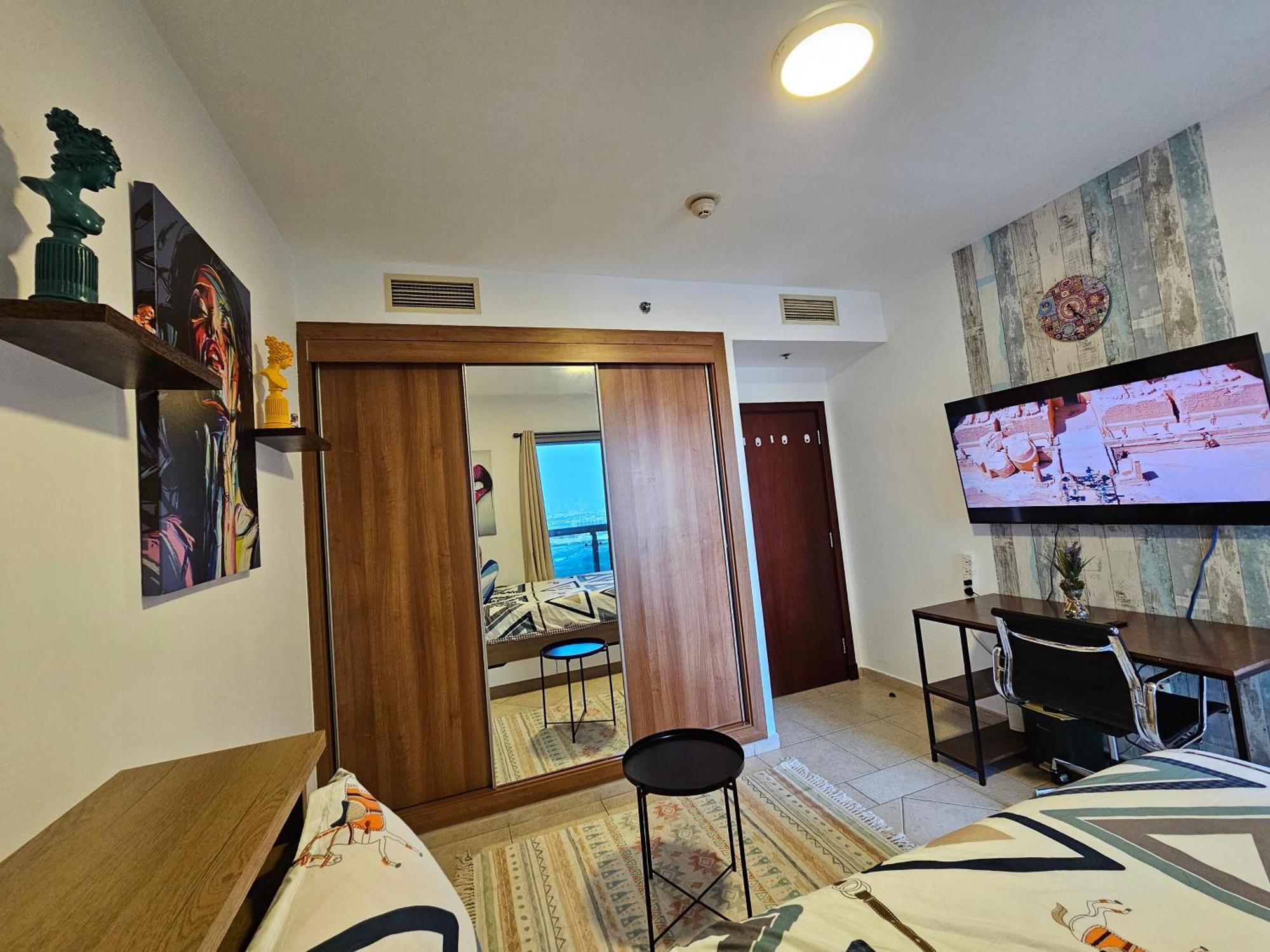 Super Host At Highest Residential Tower In The World, Private Rooms In A Shared Apartment دبي الغرفة الصورة